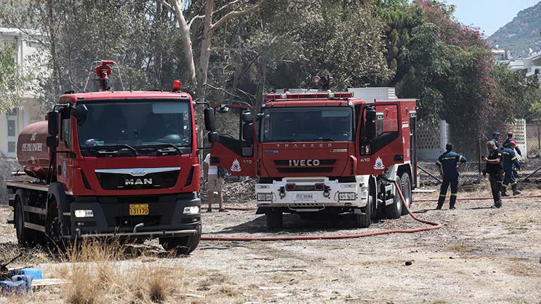 Υπό έλεγχο η πυρκαγιά κοντά στις εγκαταστάσεις του παλαιού αεροδρομίου στο Ελληνικό